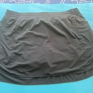 Lululemon: Hotty Hot High-Rise Skirt / Skort Size:  In Black